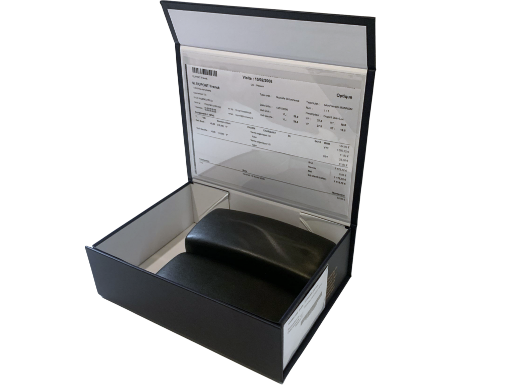 Boîte de rangement élégante et moderne pour optimiser l'organisation en magasin d'optique.